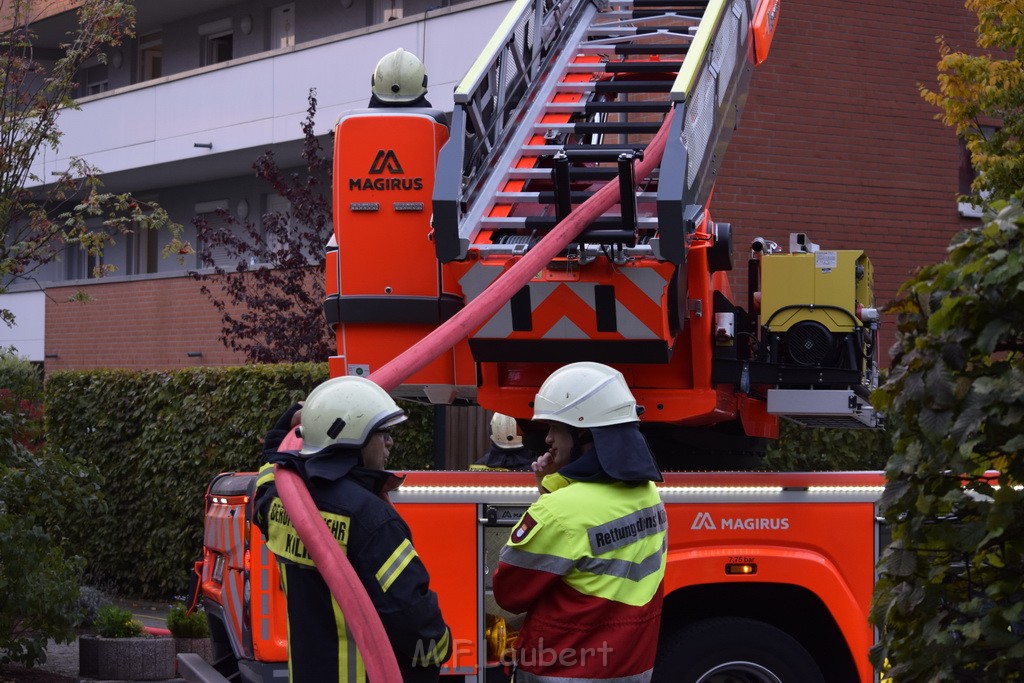 Feuer 2 Y Koeln Suerth Elisabeth Selbertstr P124.JPG - Miklos Laubert